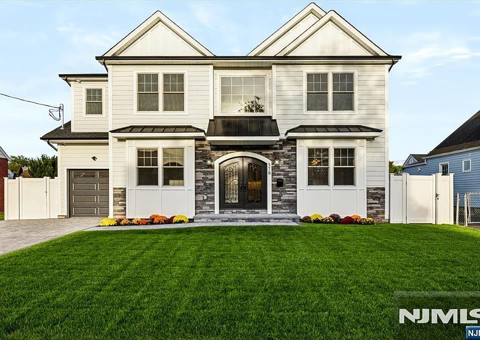 1st image of 578 Pine Avenue