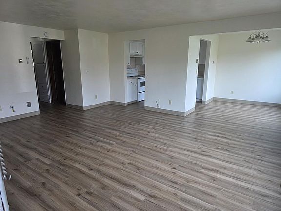 4th image of 319 Ecols St N #6