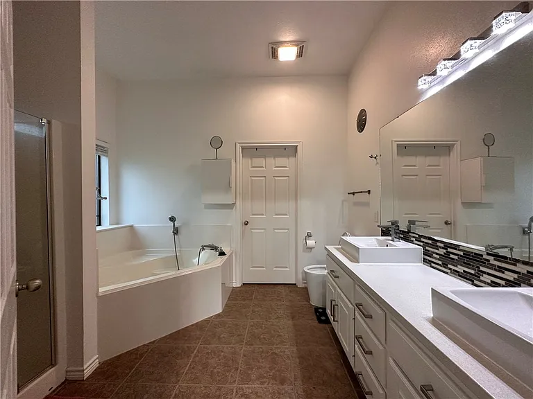 913 Delrey Dr — Photo 23