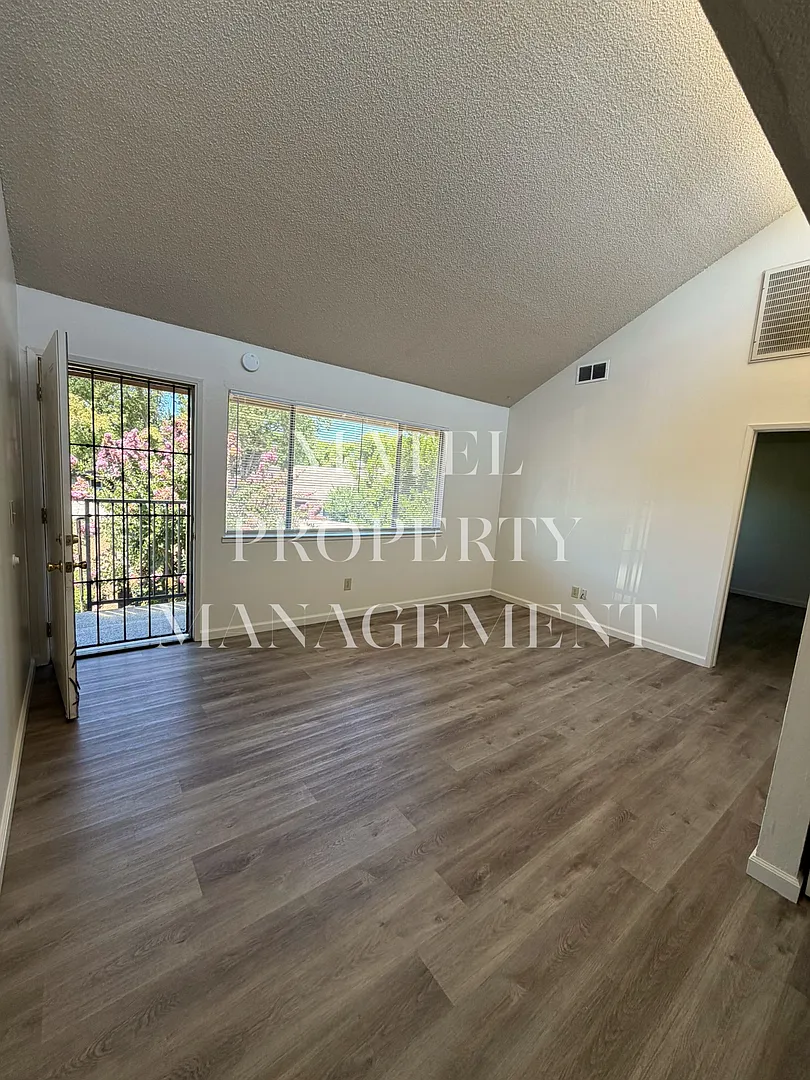 STAN325 — Photo 2