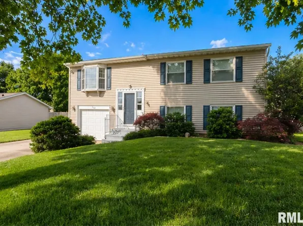 252 Briargate Rd, Washington, IL 61571