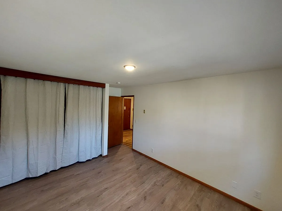 2 bed, 1000 sqft, $2,185 — Photo 2