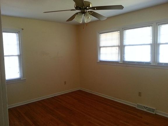 4th image of 200 N Ballard Dr