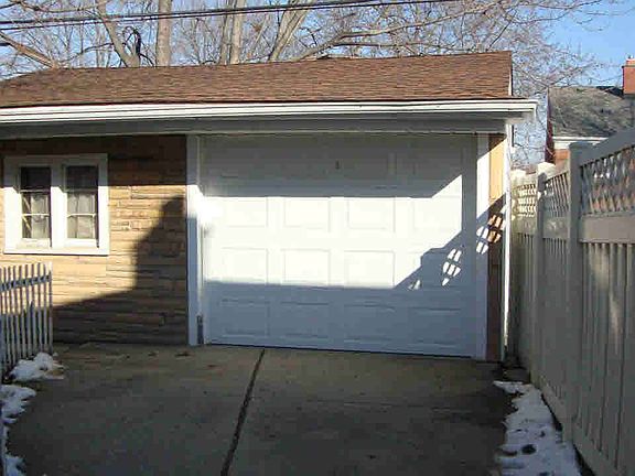 3rd image of 15226 Russell Ave