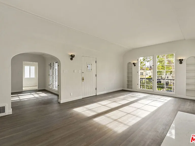 428 S Bedford Dr — Photo 4