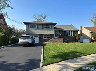 33 Williamson Rd, Bergenfield, NJ 07621
