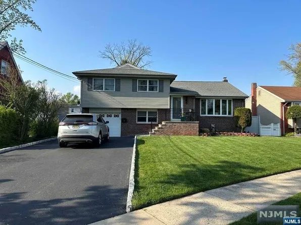 33 Williamson Rd, Bergenfield, NJ 07621