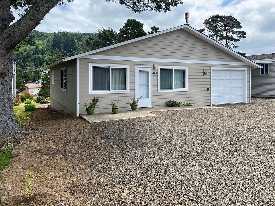 1st image of 440 NW Siletz Ave