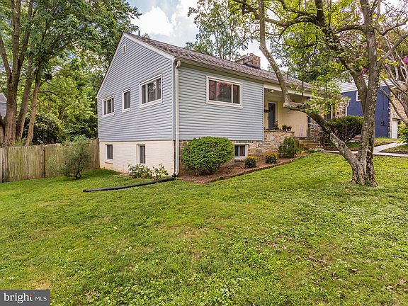 3rd image of 1001 Seaton Ln