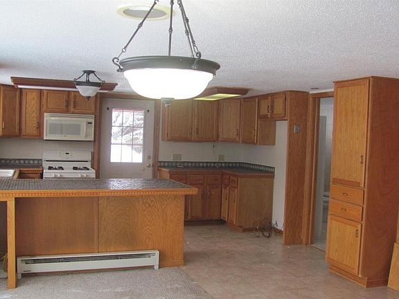 5th image of 131 E Sauble Dr