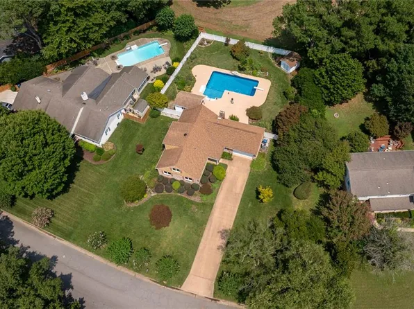 1356 Baycliff Dr, Virginia Beach, VA 23454