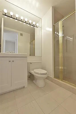 Sold by A & I Broadway | media 21