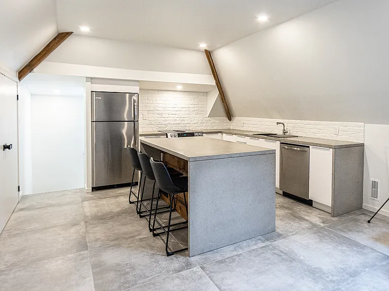794 Queens Ave #3 — Photo 2