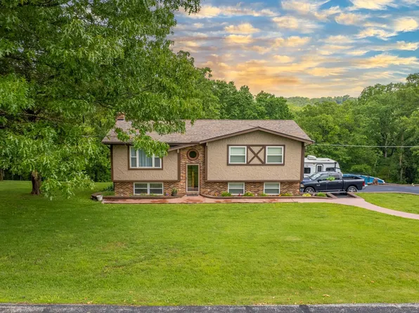 21 Country Ln, Festus, MO 63028