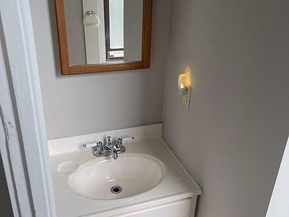 2nd image of 3146 Bishop St APT 2