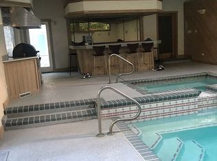 196 Hollow Way, Ingleside, IL 60041