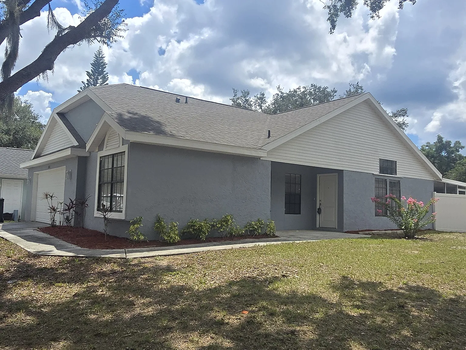 3 bed, 1383 sqft, $2,200 — Photo 2