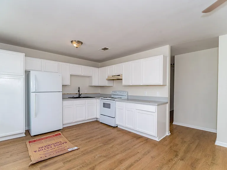 610 Virginia Blvd #2 — Photo 2