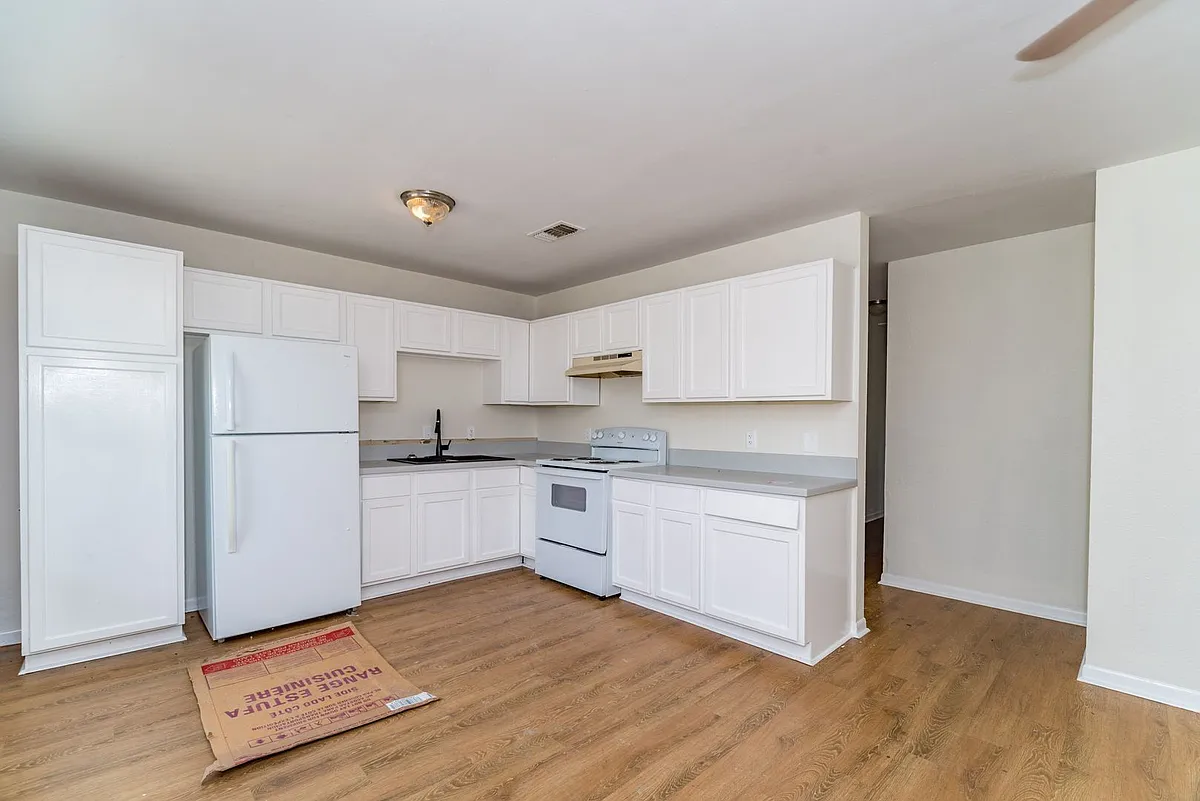 Building Photo - 610 Virginia Blvd #2