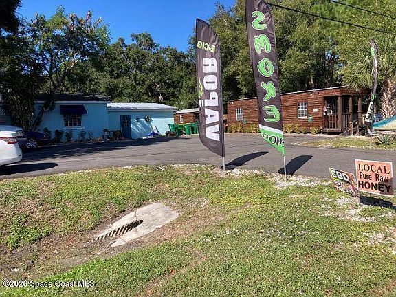 3rd image of 5665 N Courtenay Pkwy