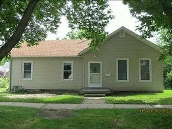 117 S 5th St, Winterset, IA 50273