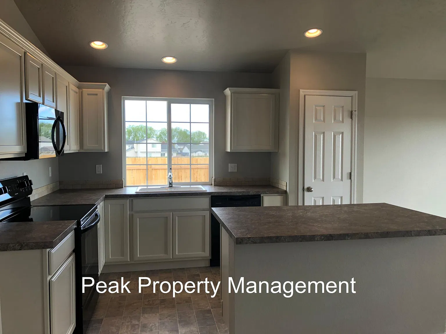 3 bed, 1699 sqft, $2,100 — Photo 3