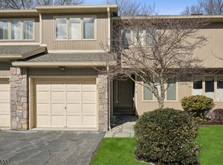 31 Roberts Cir, Basking Ridge, NJ 07920