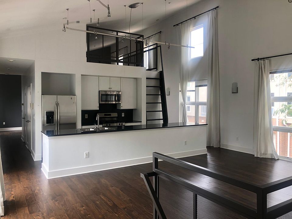 1st image of 1607 Summit St #G1