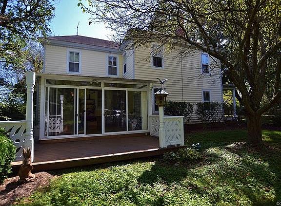 2nd image of 209 Allens Cir