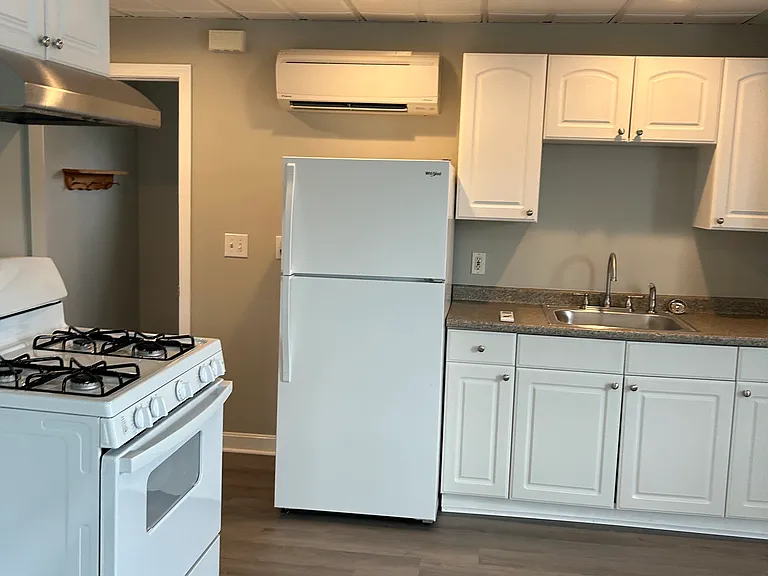 18 Vernon St #2F — Photo 4