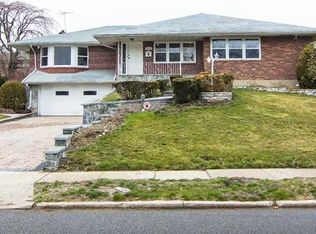 170 Old Courthouse Rd, New Hyde Park, NY 11040