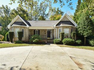 4634 Pebble Lake Dr, Pfafftown, NC 27040