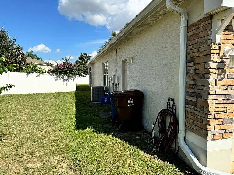 221 Towerview Dr E — Photo 15