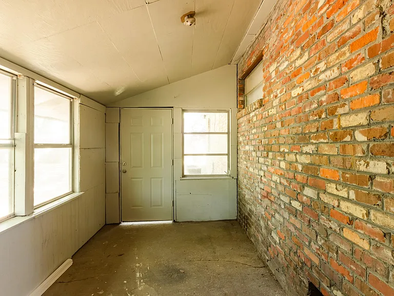 503 Armstrong Ave — Photo 16
