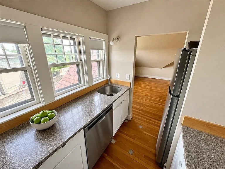 264 Bowen St #3E — Photo 7