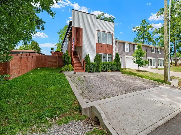 308 Sunliner Dr — Photo 5