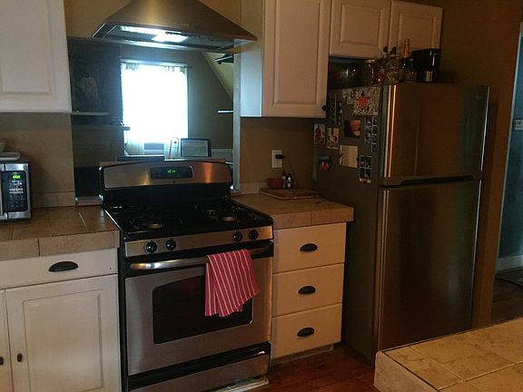 4th image of 415 Franklin St