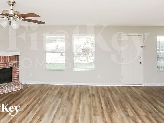 4th image of 1610 Cliffbrook Dr