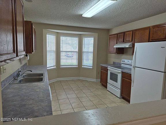 3rd image of 1858 Sheraton Lakes Cir