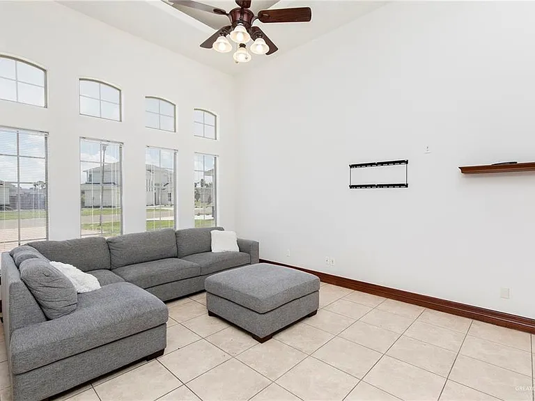 1213 Rhett Dr — Photo 5