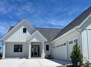 1746 N River Cir, River Hills, WI 53217