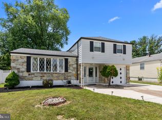 9718 Glenhope Rd, Philadelphia, PA 19115