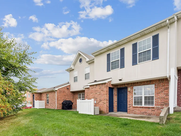 Maple Grove Villas — Photo 20