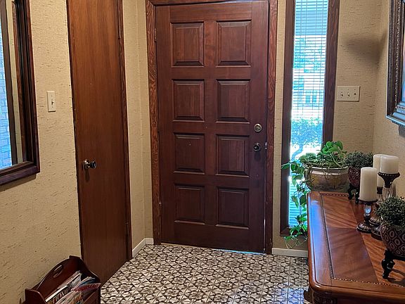 2nd image of 2960 Osage Ave