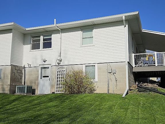 4th image of 105 2nd Ave SW