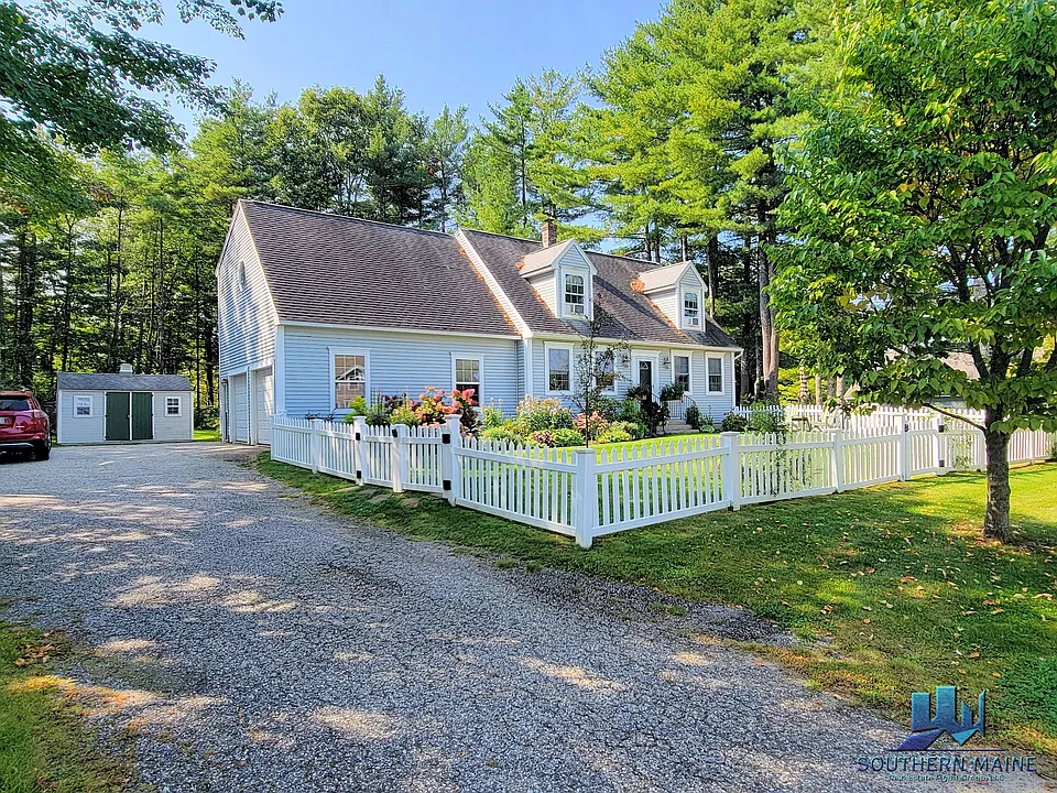 50 Hawthorne Ln