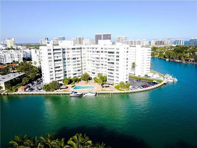 W Bay Harbor Dr — Photo 18