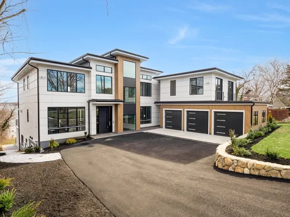 156 Crabtree Rd, Quincy, MA 02171