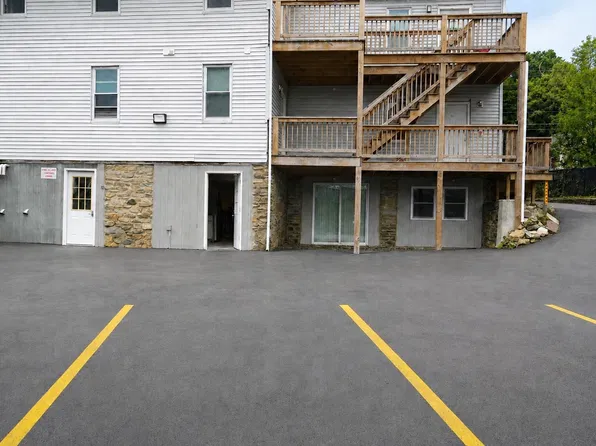 8 Village St, Dudley, MA