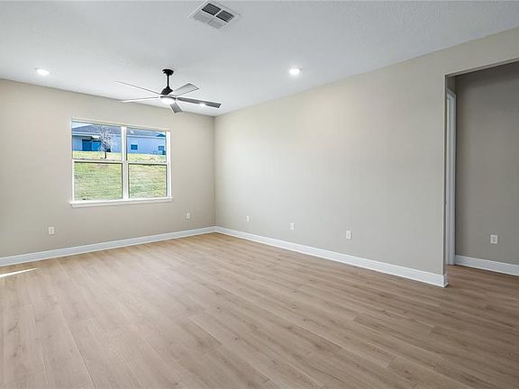 5th image of 4418 Lions Gate Ave